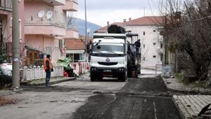 Belediye ekipleri 3 mahallede birden çalışıyor