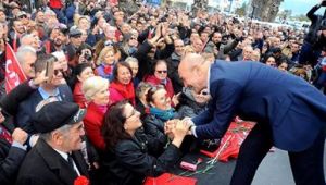 Tunç Soyer Karşıyaka Seçim Ofisi'nin açılışına katıldı