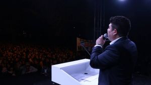 ERHAN KILIÇ ÜNİVERSİTE GENÇLERİ İLE KONSER'DE BULUŞTU 