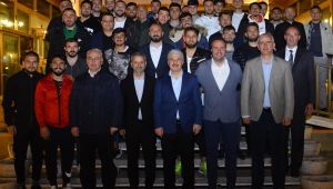 Valimiz Kırşehir Belediyesporlu Futbolcularla Bir Araya Geldi