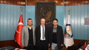 ÖZGÜR ÖZEL VE YUNUS EMRE'DEN TURAN HANÇERLİ'YE TEBRİK ZİYARETİ