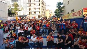 Başkan Yüksel UltraslanVelimeşe Taraftarlarının Programına Katıldı