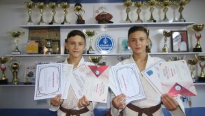 Bu ikizler hem judoda, hem okulda şampiyon