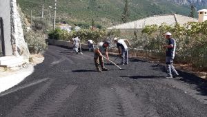 FEN İŞLERİ HIZ KESMİYOR Marmaris Belediyesi, ilçenin dört bir yanında yol yapım ve onarım çalışmasına devam ediyor.  