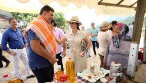  İzmirliler 'Yamanlar Köy Şenliği'nde buluştu İzmirliler 'Yamanlar Köy Şenliği'nde buluştu 