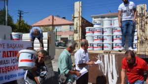 KEÇİÖREN'DE YENİ EĞİTİM DÖNEMİ ÖNCESİ OKULLARA BOYA YARDIMI