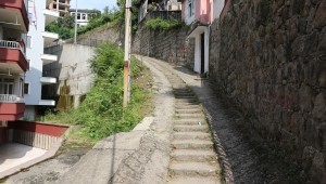 RİZE KALESİ'NİN ULAŞIM YOLLARINDA YOL GENİŞLETME ÇALIŞMALARI BAŞLATILDI