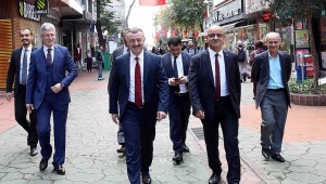 Başkan Büyükakın İzmit caddelerini turladı