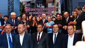 Karabağlar Belediyesi tarafından İzmir Büyükşehir Belediyesi katkılarıyla yaptırılan yurt, CHP Genel Başkanı Kılıçdaroğlu'nun da katıldığı törenle açıldı.