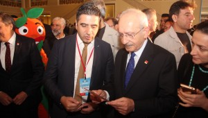 Kılıçdaroğlu Menderes Standını Ziyaret Etti Mandalina Yedi