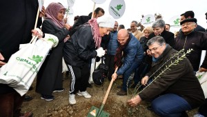 İzmirliler fidan dikim şenliğinde buluştu