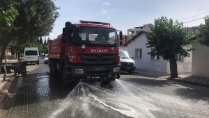 Akhisar'da Karantina Altındaki Sokaklar Dezenfekte Edildi