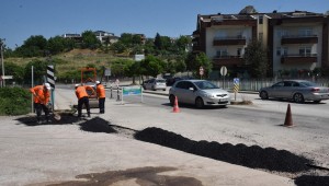 İzmit Belediyesinden Yeşilova Caddesi'ne 77 ton asfalt