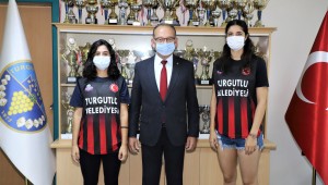 Turgutlu Belediyespor'da Nazlıcan ve Çağla İmzaladı