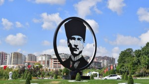 ATATÜRK BULVARI ATA'NIN SİLÜETİ İLE TAÇLANDI 