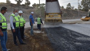 YUNUSEMRE'DE YOL YAPIM ÇALIŞMALARI SÜRÜYOR 