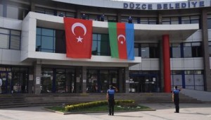 AZERBAYCAN'A BAYRAKLI DESTEK