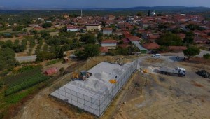 Başkan Bilgin Gökçeköy'ün Gençlerini Sevindirdi Gökçeköy Mahallesindeki Halı Sahada Tadilat