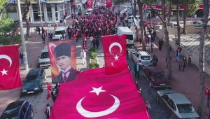 BURHANİYE'DE CUMHURİYET KUTLAMALARI BANDO VE KORTEJLE BAŞLADI