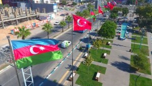 Sarıçam Belediyesi'nden Azerbaycan'ı gururlandıran bayrak