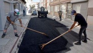 Tepebaşı Belediyesi Fen İşleri Müdürlüğü, kent genelindeki yol ve kaldırım çalışmalarına aralıksız devam ediyor.