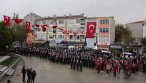 Saray Belediye Başkanı Özgen Erkiş,10 Kasım Atatürk'ü Anma Programı Kapsamında Düzenlenen Çelenk Sunma Törenine Katıldı