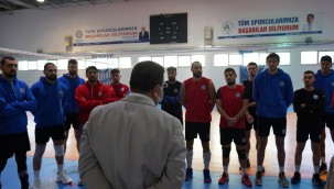 BAŞKAN TOKAT MİLAS BELEDİYESPOR ANTRENMANINI ZİYARET ETTİ