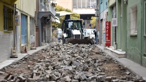 Bornova'da yol hamlesi sürüyor