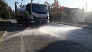 İzmit Belediyesi dezenfeksiyon çalışmalarını sokağa çıkma yasağında da sürdürüyor