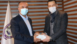 ÇANKAYA'DAN MİNİBÜSÇÜLERE MASKE DESTEĞİ    