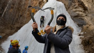 DEÜ MİLLİ SPORCUSU EMRAH ÖZBAY'I UNUTMADI 7. EMRAH ÖZBAY ULUSLARARASI BUZ VE KAYA TIRMANIŞI ÇALIŞTAYI BAŞLADI