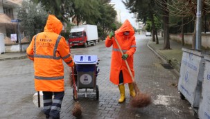 EFELER'İN EKİPLERİ YAĞIŞLI HAVAYA RAĞMEN HIZ KESMİYOR