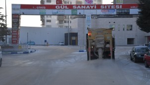 Isparta Belediyesi don olayına karşı tuzlama çalışması yaptı