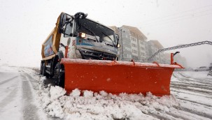 Yenimahalle'nin karla mücadele ekipleri iş başında