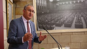 CHP'nin gazeteci vekili Atila Sertel'den basın kartı çıkışı: "Gazetecilerin hakları yeniyor, yasalar açıkça çiğneniyor"