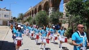 EFES SELÇUK'TA GENÇLİK BANDOSU İLE BAYRAM COŞKUSU