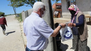 Ergene Belediyesi Kapı Kapı Gezerek Erzak Dağıtımında Bulundu