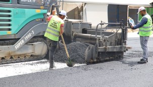 İSTİKLAL CADDESİ'NDE BETON ASFALT ÇALIŞMALARI TAMAMLANIYOR