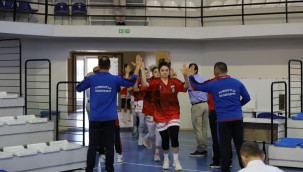 Turgutlu Belediyespor Kadın Basketbol Takımından Bir Galibiyet Daha: 90-32
