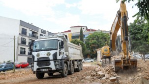 Buca'da kaçak moloz alanına otopark neşteri