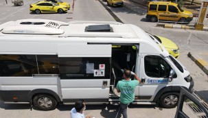 EFELER'İN ARAÇ DEZENFEKSİYONUNA VATANDAŞLARDAN YOĞUN İLGİ