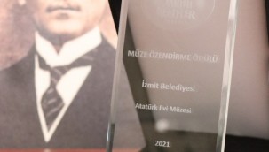 Atatürk Evi'nin ilk ödülü müzedeki yerini aldı