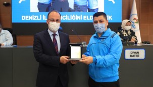 BAŞKAN ÖRKİ'DEN ŞAMPİYONLARA TEŞEKKÜR PLAKETİ