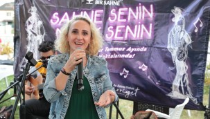 Gülümse Kafe'de yüzler  yerel müzisyenlerle gülümsedi