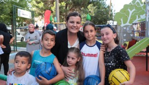 İzmit'te çocuk parkını çocuklar kendi açtı