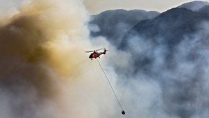 Büyükşehir'in Kırmızı Helikopteri Alevlere 4 günde 322 Kez Su Bıraktı