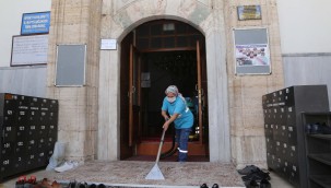 EFELER BEY CAMİİ'Nİ PIRIL PIRIL YAPTI