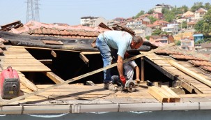 İzmit Belediyesi, evi yanan  ailenin yardımına koştu