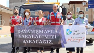 İzmit Belediyesinin yardım kamyonu Kastamonu'ya doğru yola çıktı 