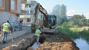 MESKİ, TARSUS'UN MERKEZİNDE AÇIKTAN AKAN KANALI KAPATTI